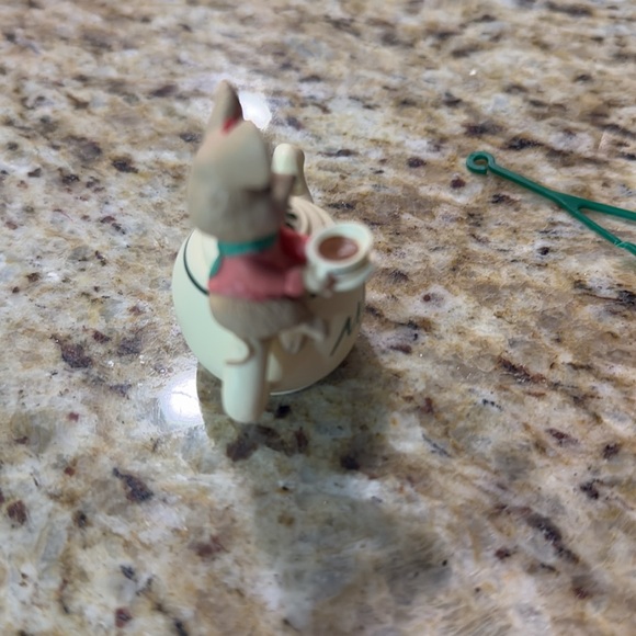 Vintage 1997 Hallmark Keepsake Christmas Ornament Mouse on Teapot Mom 1997 - Picture 8 of 11